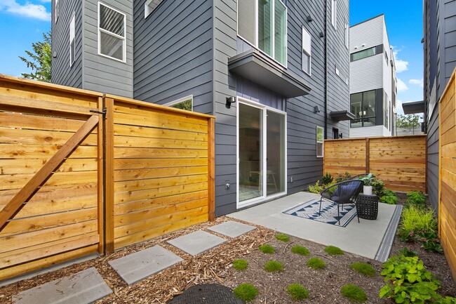 Building Photo - New Luxury Townhome in Seattle 3bed/2bath ...