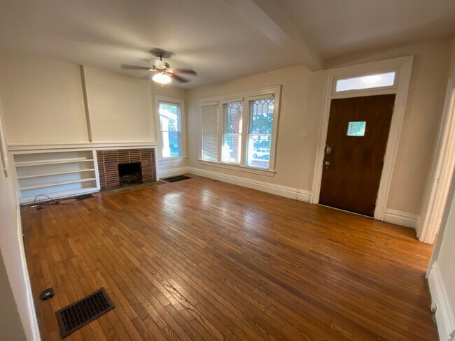 Building Photo - 215 E 16th Ave