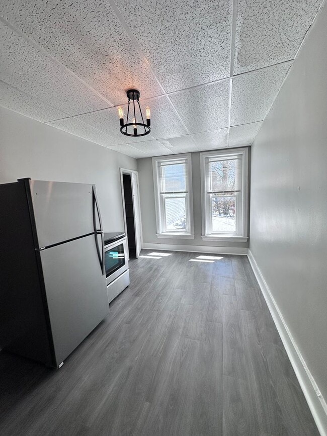 Building Photo - 2 W Stiegel Street