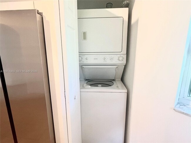 Building Photo - 930 NE 33rd Terrace