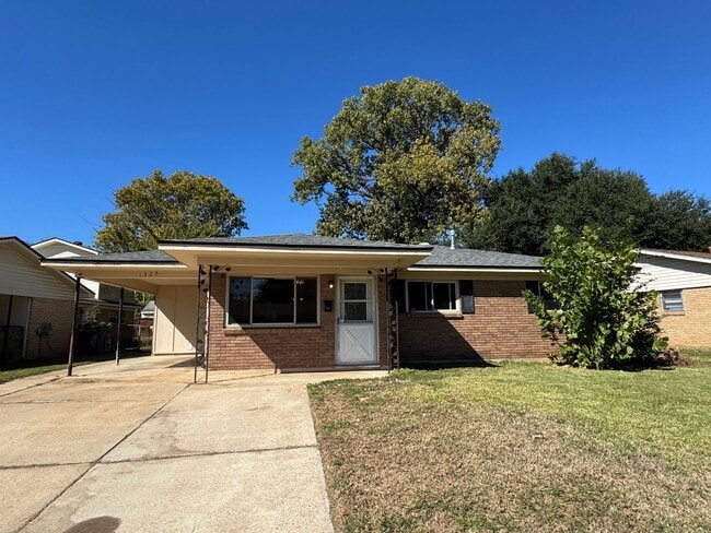 Building Photo - SOUTHERN GARDENS