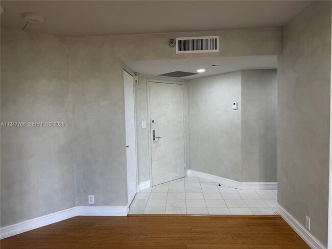 Building Photo - 19101 NE 36th Pl