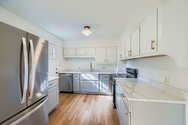 Building Photo - 4660 Sioux Dr