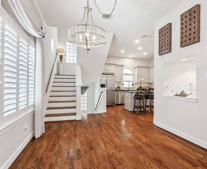 Building Photo - 548 Westcross St