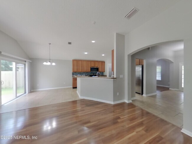 Building Photo - 495 Apple Creek Dr