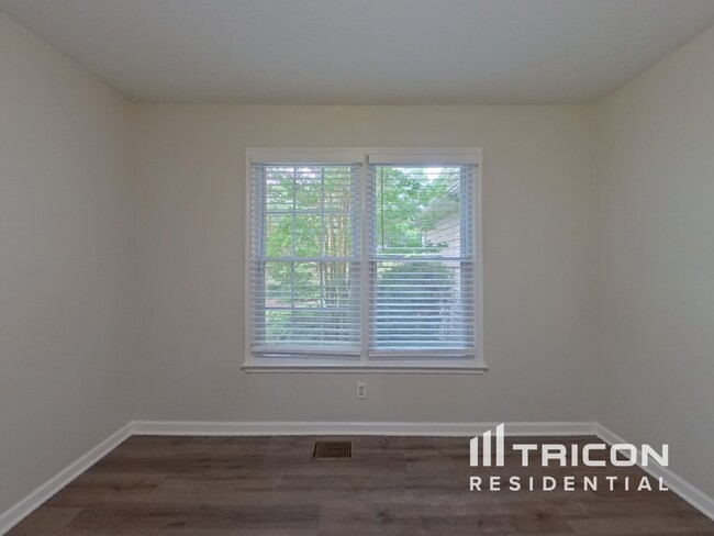 Building Photo - 325 Cypress Ln