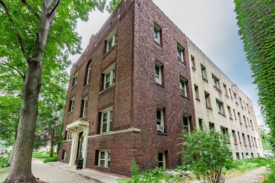 Interior Photo - 2226 Garfield Ave S