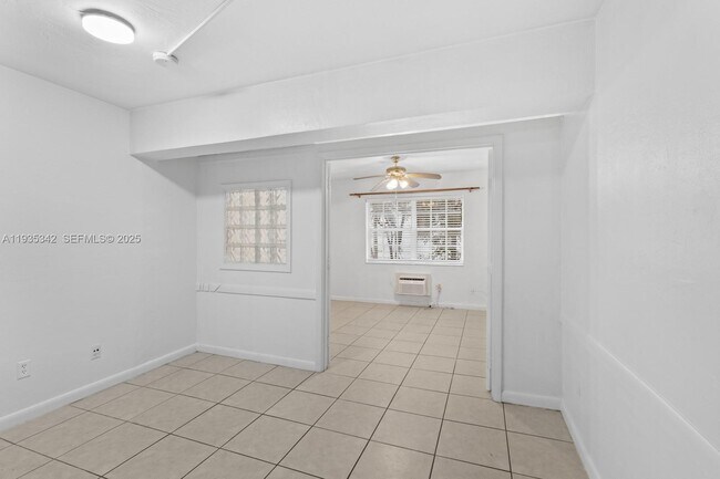 Building Photo - 318 Majorca Ave