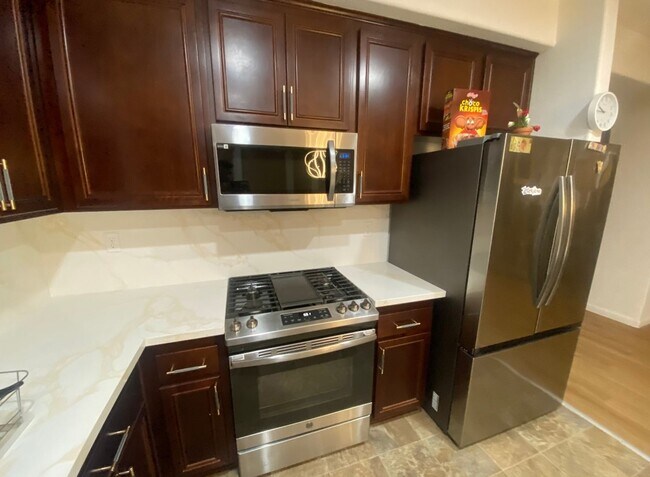 Building Photo - Elegant 5-Bedroom, 3.5-Bathroom Home