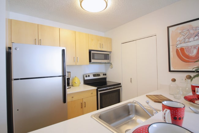 Building Photo - 803 N Dearborn St