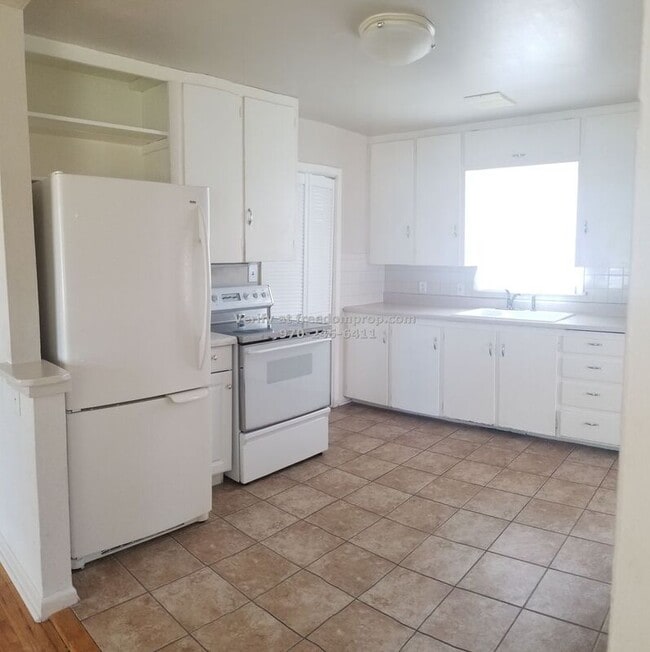 Building Photo - 2002 Linda Ln