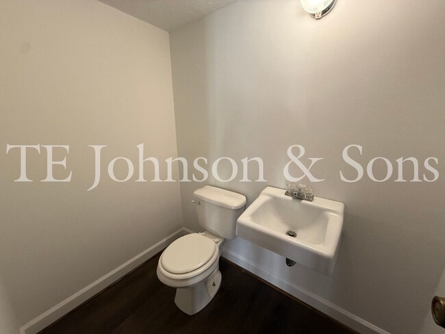 Building Photo - Spacious 4BR Home with Finished Basement, Screened Porch & Garage in Winston-Salem