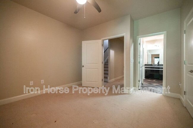 Building Photo - 118 Ruth Dr