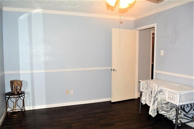 Building Photo - 12542 Wrenthorpe Dr