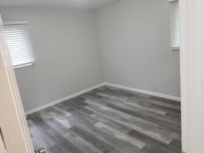 Building Photo - 21901 Sloman St