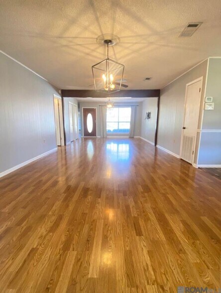 Building Photo - 1320 Briarrose Dr