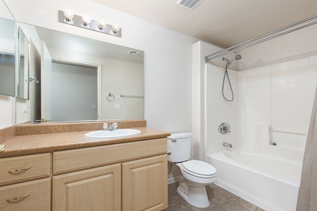 Building Photo - 1st floor unit in well maintained gated NW community with pool and spa