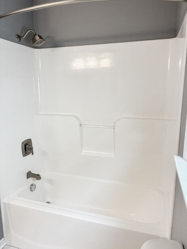 Building Photo - Updated 3 Bedroom in Manchester!