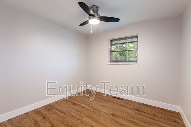 Building Photo - 722 Castro Ln