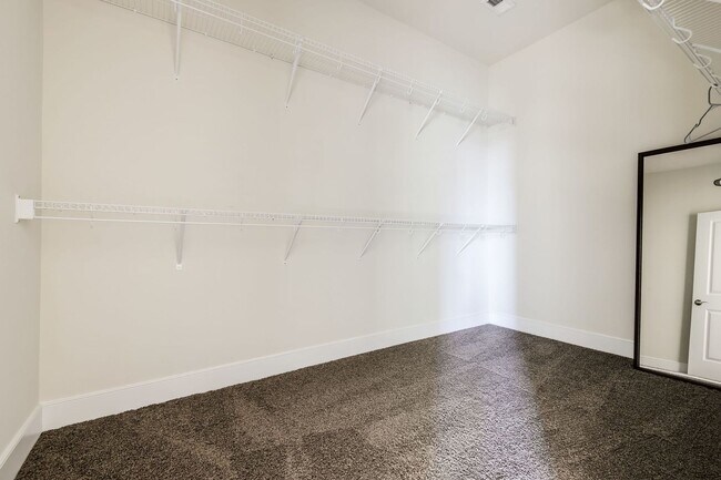 Building Photo - Updated 3br/2.5ba Condo Townhome Alexandria Walk to Metro