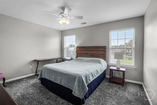 Building Photo - 721 Canyon Dr