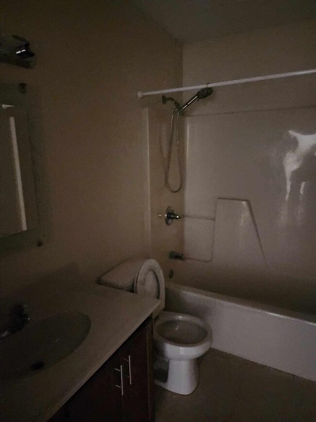 Building Photo - 1014 NW Lake City Ave