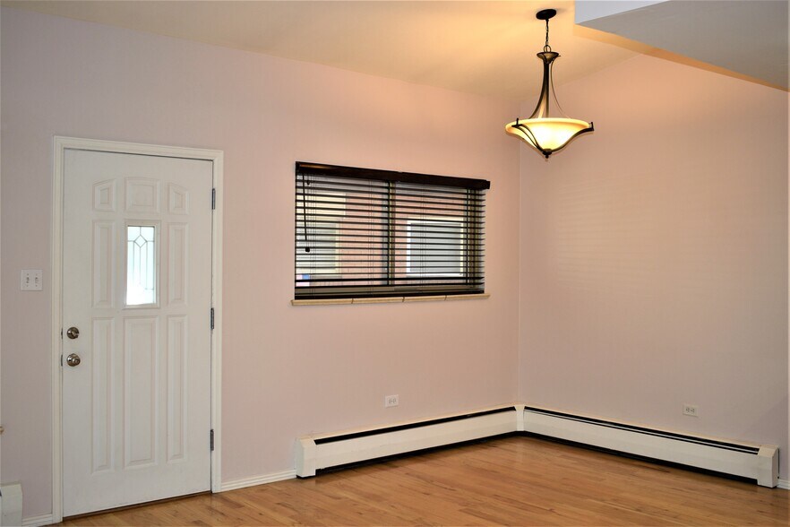 Building Photo - 12820 Willow Ln
