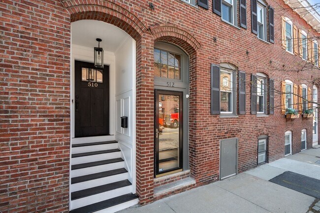 Building Photo - 510 Medford St
