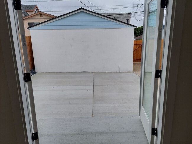Building Photo - Completely remodeled 2 bd/1ba in charming ...