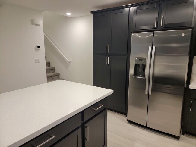 Building Photo - Stunning  4 Bedroom Townhome