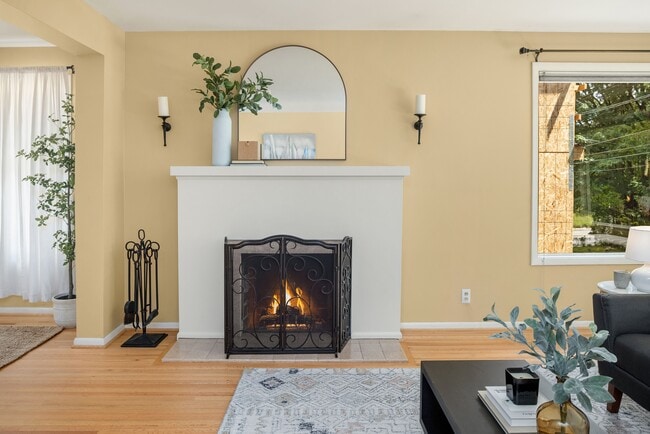 Building Photo - 806 N 59th St