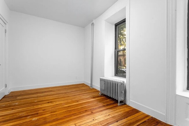 Building Photo - 443 E 88th St