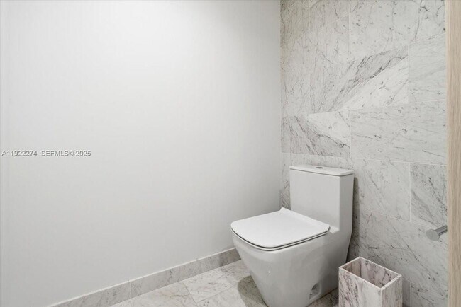 Building Photo - 1000 Brickell Plaza