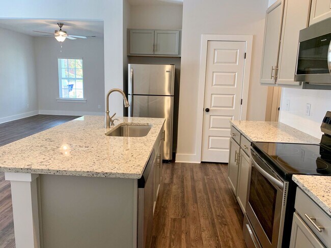 Building Photo - Spacious home with Garage and Fenced Backy...