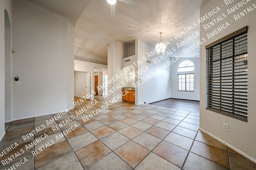Building Photo - 1243 W Iris Dr