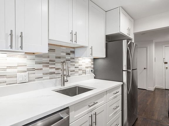 Building Photo - 8 Commonwealth Ct