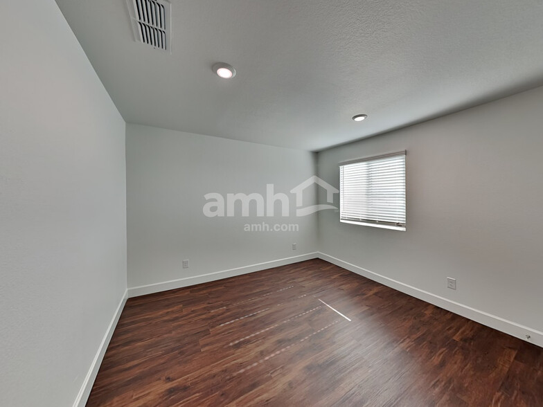 Building Photo - 9636 Harkes Dr