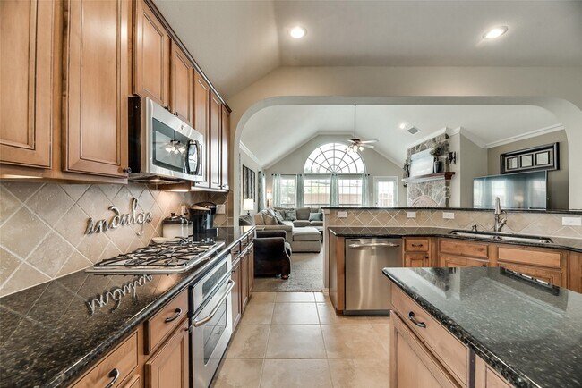 Building Photo - 7044 Bethlehem Dr