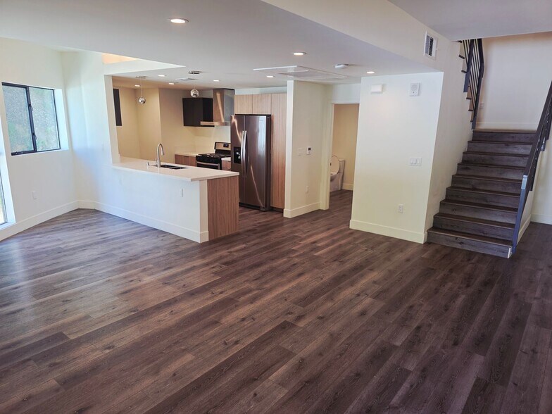 Building Photo - 862 Moraga Dr