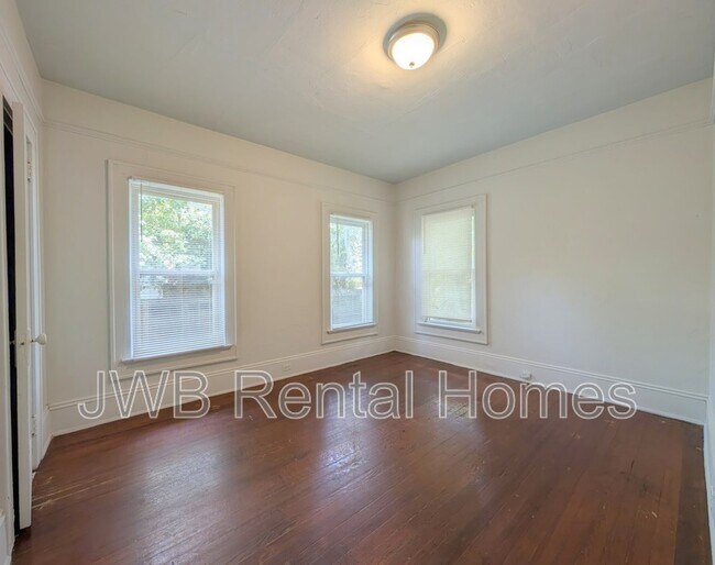 Building Photo - 28 33rd St W