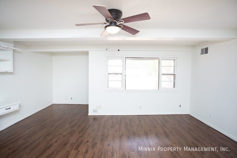 Building Photo - 502 2nd Pl