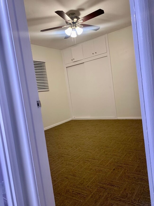 Building Photo - Cheerful and Spacious 1bd/1bth Upstairs Unit