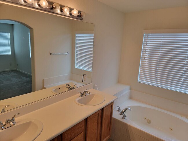 Building Photo - Stunning 3 Bedroom Rental - In Nevada Trails