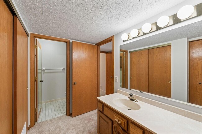 Building Photo - 7200 Cahill Rd