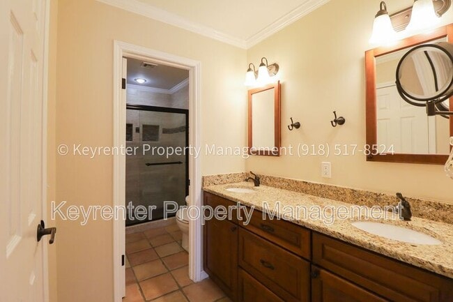 Building Photo - 3702 E 85th Pl