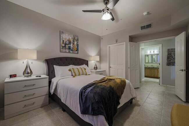 Building Photo - 14950 W Mountain View Blvd