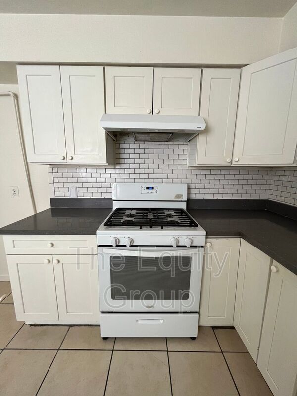 Building Photo - 524 S Encina St