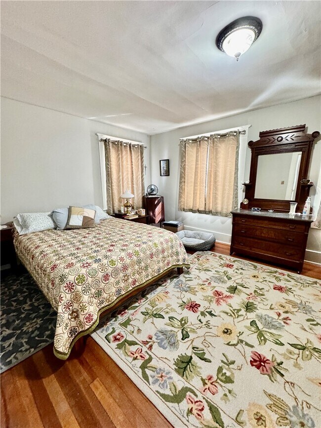 Building Photo - 275 Rosedale St