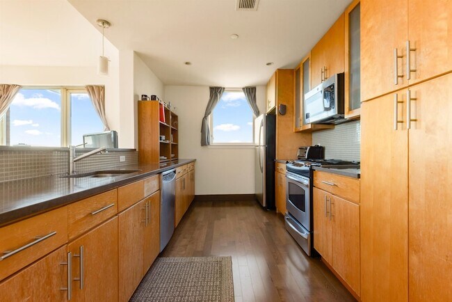 Building Photo - 3312 Hudson Ave