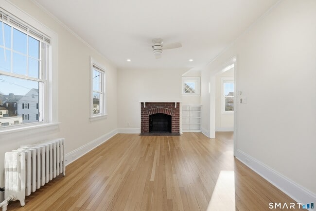 Building Photo - 44 Lorraine Terrace